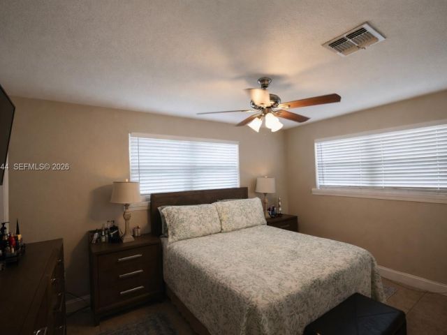 Дом в аренду по адресу 19835 NE 11th Ct - фото 7493892