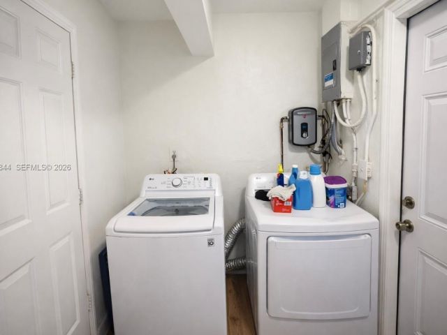 Дом в аренду по адресу 19835 NE 11th Ct - фото 7493896