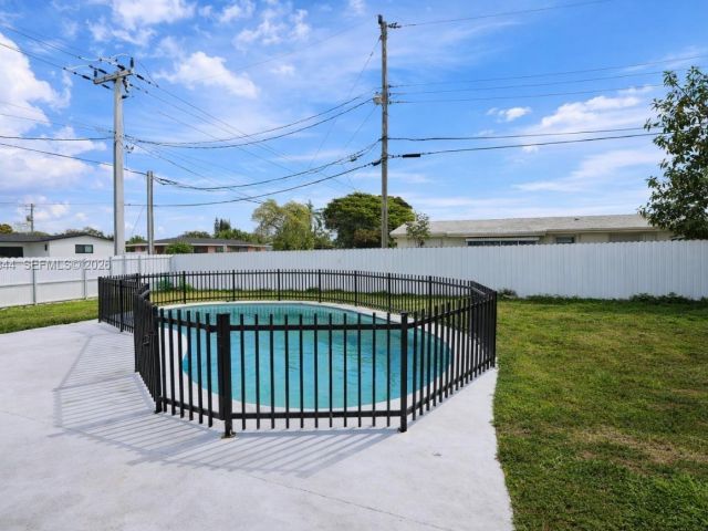 Дом в аренду по адресу 19835 NE 11th Ct - фото 7493898