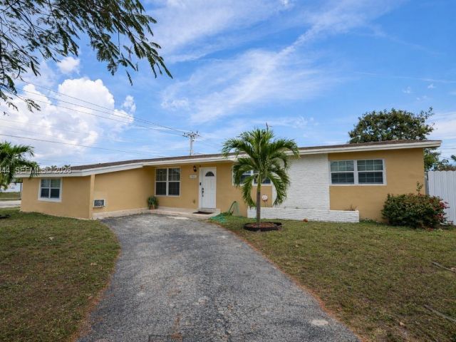 Дом в аренду по адресу 19835 NE 11th Ct - фото 7493899