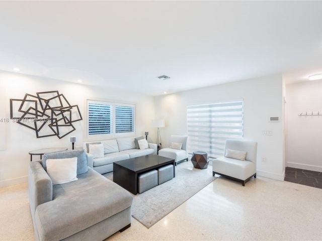 Продажа дома по адресу 829 Malaga Ave - фото 7514663