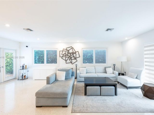 Продажа дома по адресу 829 Malaga Ave - фото 7514664