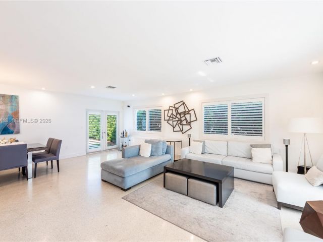 Продажа дома по адресу 829 Malaga Ave - фото 7514665