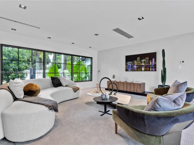 Дом в аренду по адресу 2500 Bayview Dr - фото 7481857