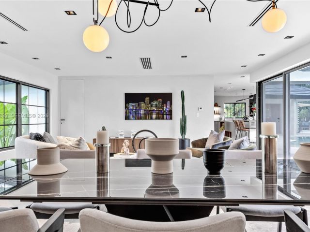 Дом в аренду по адресу 2500 Bayview Dr - фото 7481859