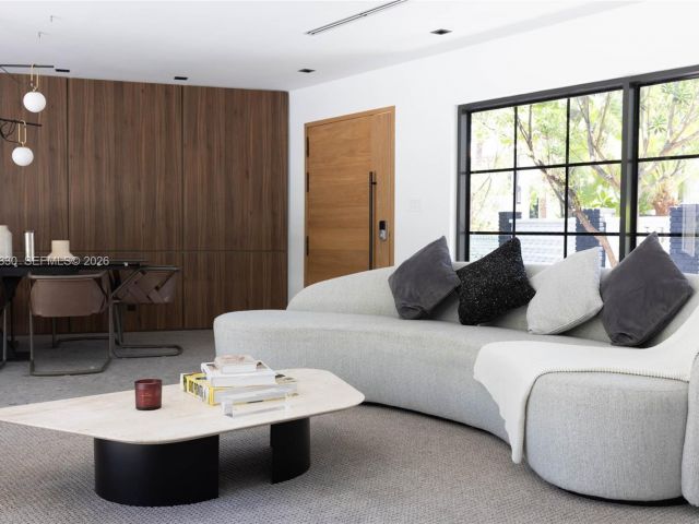 Дом в аренду по адресу 2500 Bayview Dr - фото 7481863