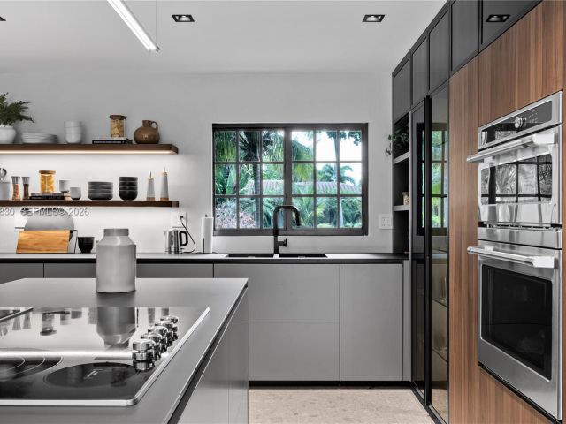 Дом в аренду по адресу 2500 Bayview Dr - фото 7481870