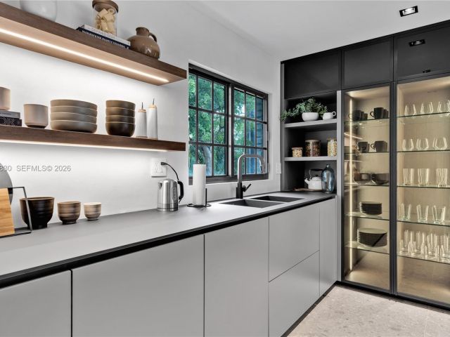 Дом в аренду по адресу 2500 Bayview Dr - фото 7481876