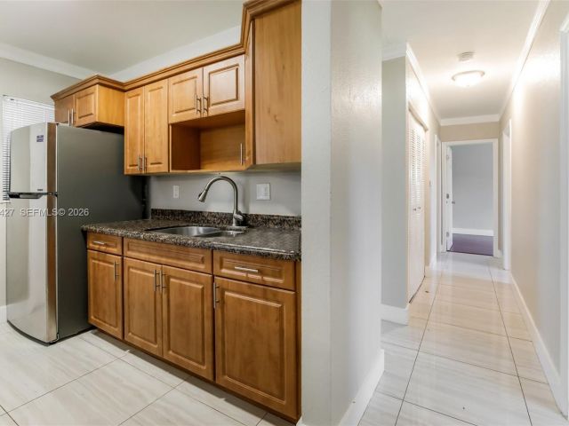 Дом в аренду по адресу 601 NW 194th St - фото 7479540