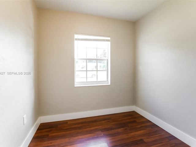 Дом в аренду по адресу 601 NW 194th St - фото 7479543