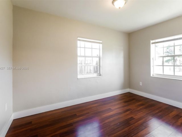 Дом в аренду по адресу 601 NW 194th St - фото 7479544