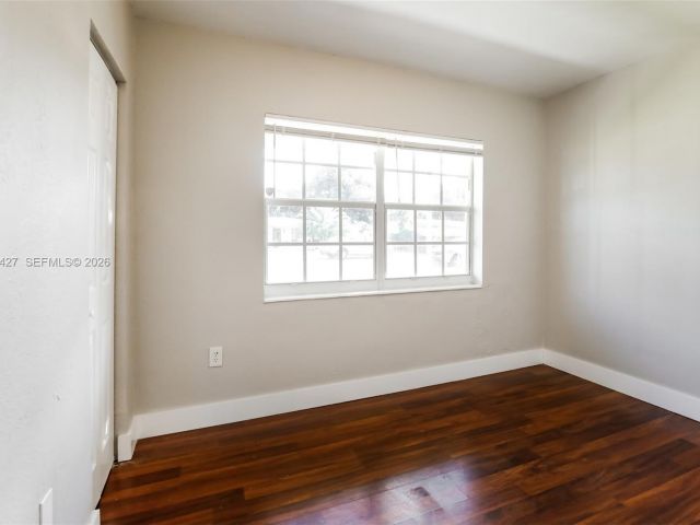 Дом в аренду по адресу 601 NW 194th St - фото 7479545