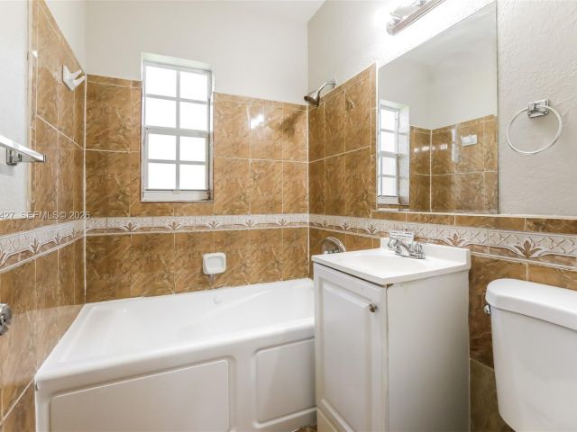 Дом в аренду по адресу 601 NW 194th St - фото 7479547