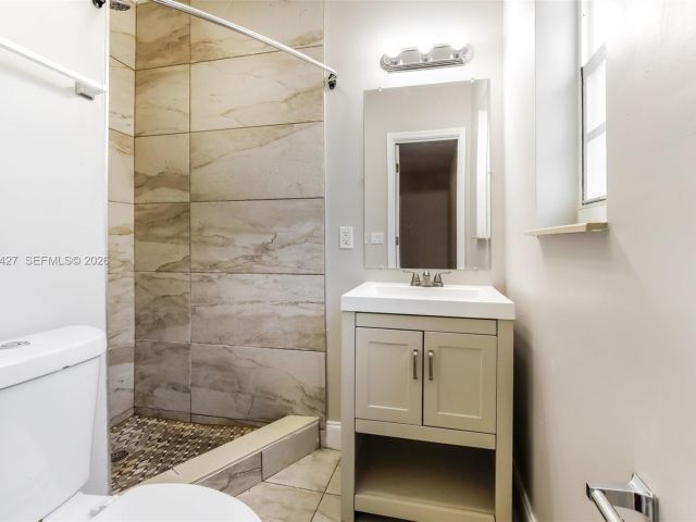 Дом в аренду по адресу 601 NW 194th St - фото 7479548