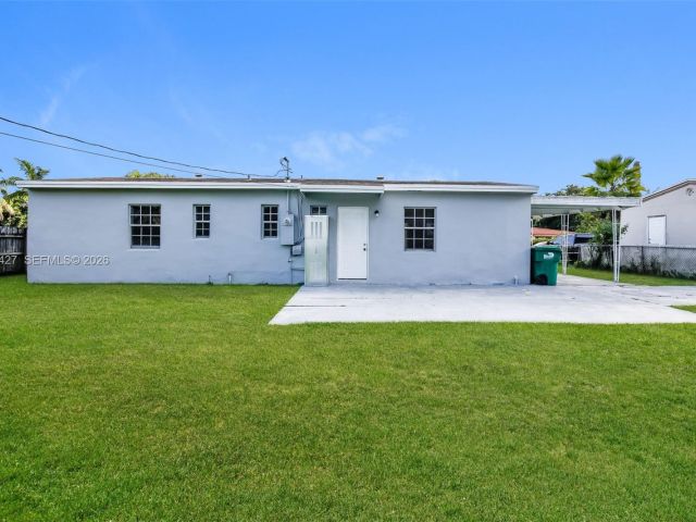 Дом в аренду по адресу 601 NW 194th St - фото 7479549