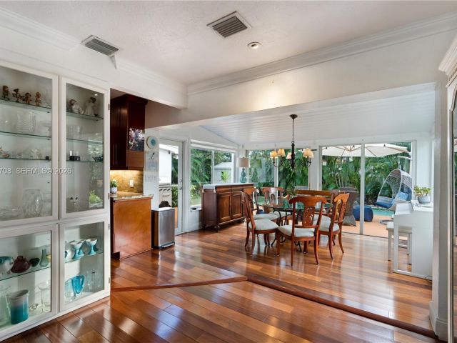 Продажа дома по адресу 310 Greenwood Dr - фото 7528305