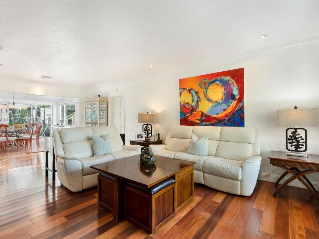 Продажа дома по адресу 310 Greenwood Dr - фото 7528307