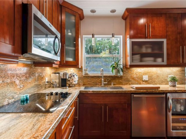 Продажа дома по адресу 310 Greenwood Dr - фото 7528309