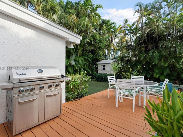 Продажа дома по адресу 310 Greenwood Dr - фото 7528321