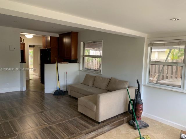 Дом в аренду по адресу 1511 SW 4th Ave A - фото 7481839