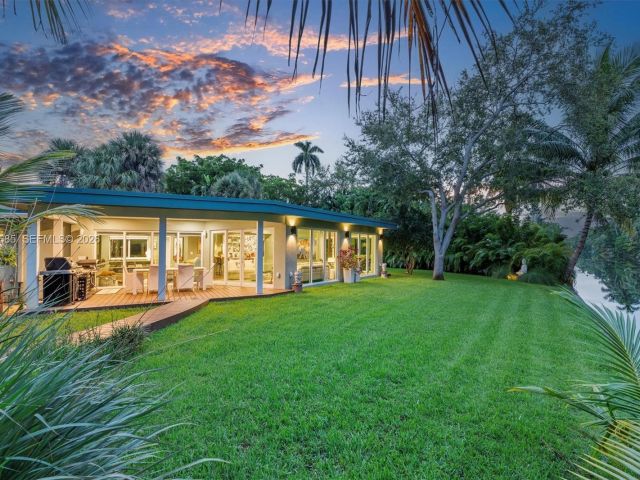 Продажа дома по адресу 11377 W Biscayne Canal Rd - фото 7514878