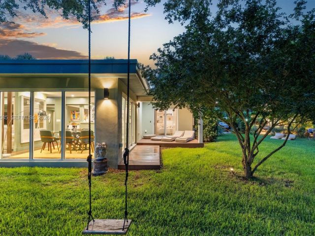 Продажа дома по адресу 11377 W Biscayne Canal Rd - фото 7514881