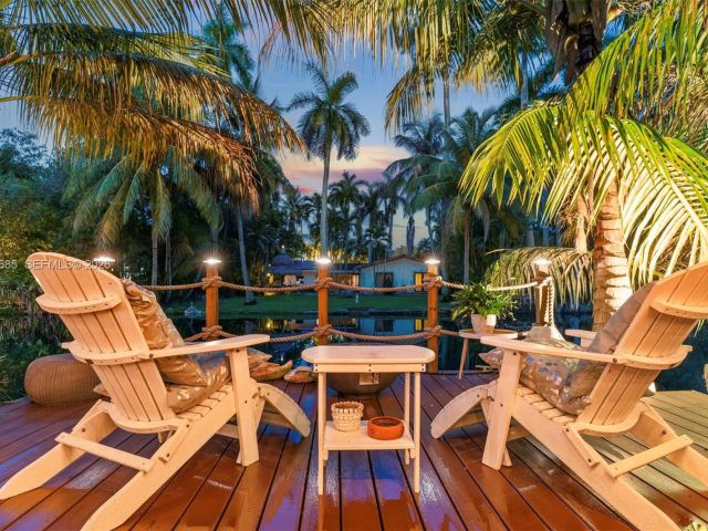 Продажа дома по адресу 11377 W Biscayne Canal Rd - фото 7514883