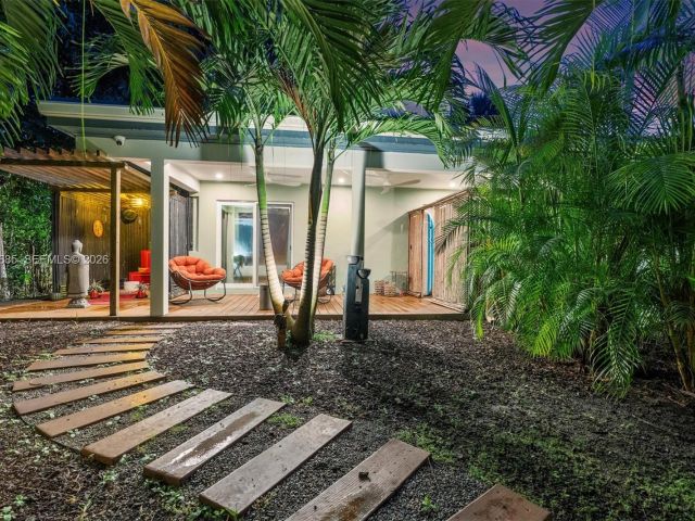 Продажа дома по адресу 11377 W Biscayne Canal Rd - фото 7514884