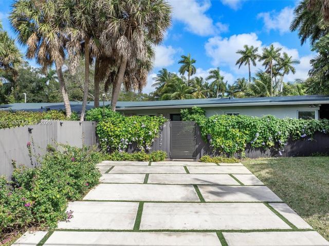 Продажа дома по адресу 11377 W Biscayne Canal Rd - фото 7514886