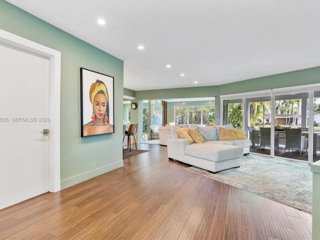 Продажа дома по адресу 11377 W Biscayne Canal Rd - фото 7514887