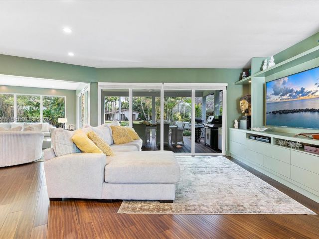 Продажа дома по адресу 11377 W Biscayne Canal Rd - фото 7514888