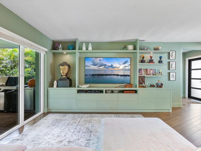 Продажа дома по адресу 11377 W Biscayne Canal Rd - фото 7514890