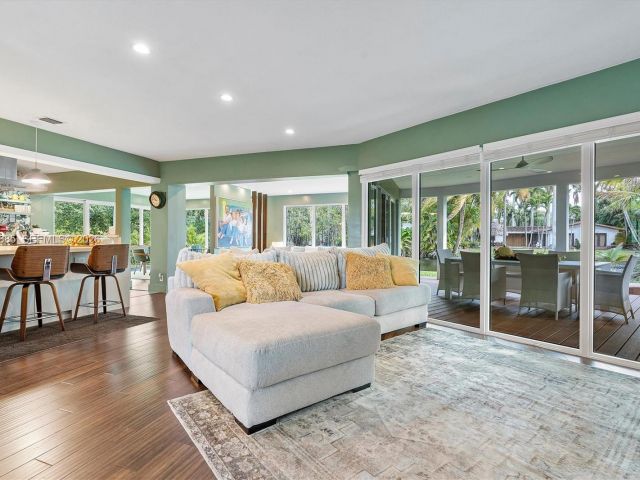 Продажа дома по адресу 11377 W Biscayne Canal Rd - фото 7514891