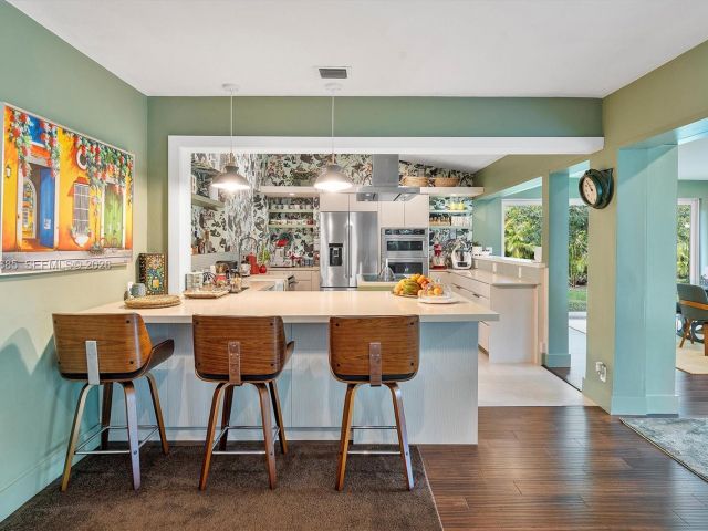 Продажа дома по адресу 11377 W Biscayne Canal Rd - фото 7514893