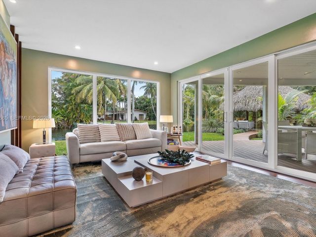 Продажа дома по адресу 11377 W Biscayne Canal Rd - фото 7514895