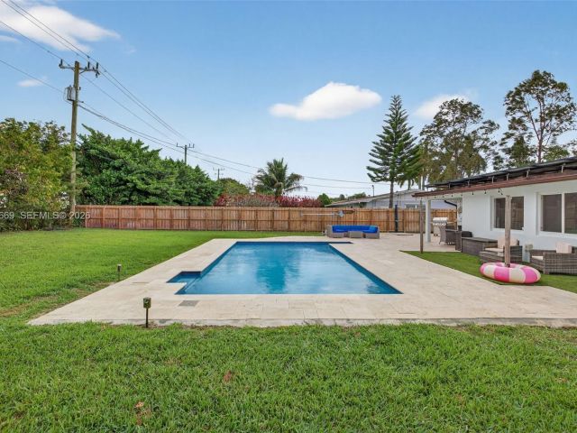 Продажа дома по адресу 1401 NW 46th St - фото 7534830