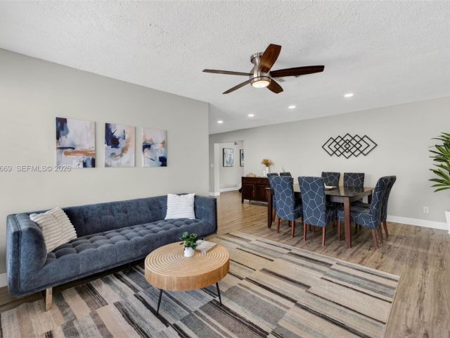 Продажа дома по адресу 1401 NW 46th St - фото 7534833