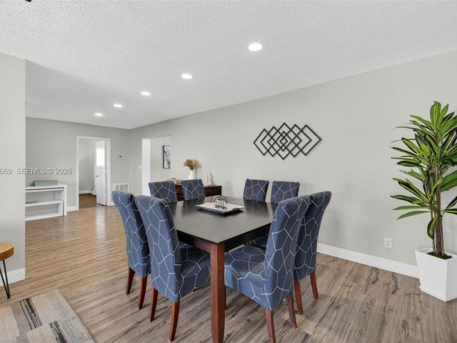 Продажа дома по адресу 1401 NW 46th St - фото 7534834