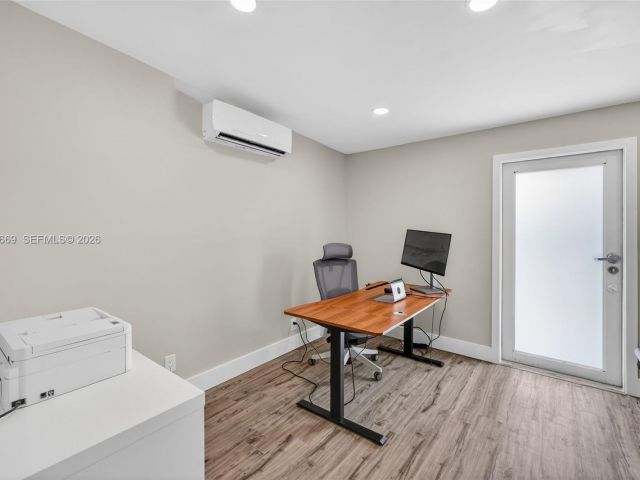 Продажа дома по адресу 1401 NW 46th St - фото 7534843