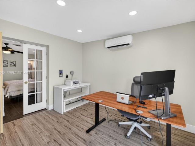 Продажа дома по адресу 1401 NW 46th St - фото 7534844