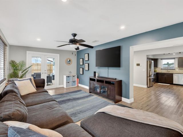 Продажа дома по адресу 1401 NW 46th St - фото 7534849