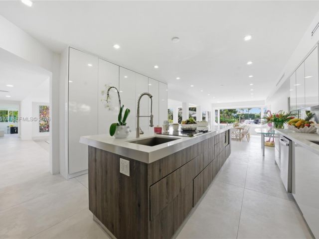 Дом в аренду по адресу 3401 NE 165th St - фото 7480676