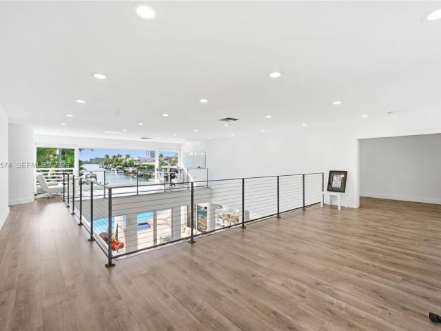 Дом в аренду по адресу 3401 NE 165th St - фото 7480678