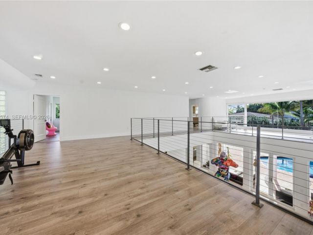 Дом в аренду по адресу 3401 NE 165th St - фото 7480679