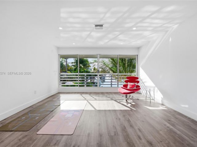 Дом в аренду по адресу 3401 NE 165th St - фото 7480683