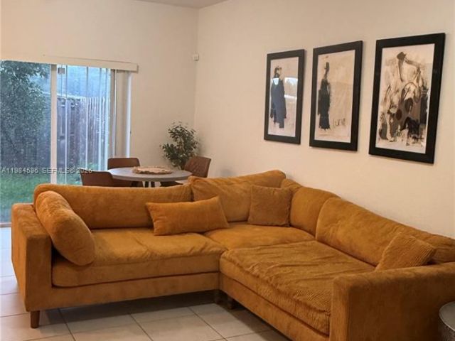 Продажа дома по адресу 12383 NW 23rd Ct - фото 7520084