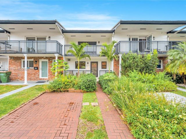 Дом в аренду по адресу 2211 NE 122nd St 2211 - фото 7475161