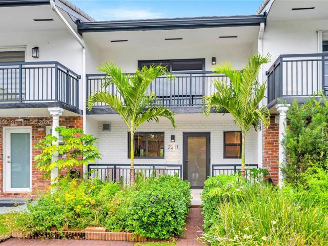 Дом в аренду по адресу 2211 NE 122nd St 2211 - фото 7475163