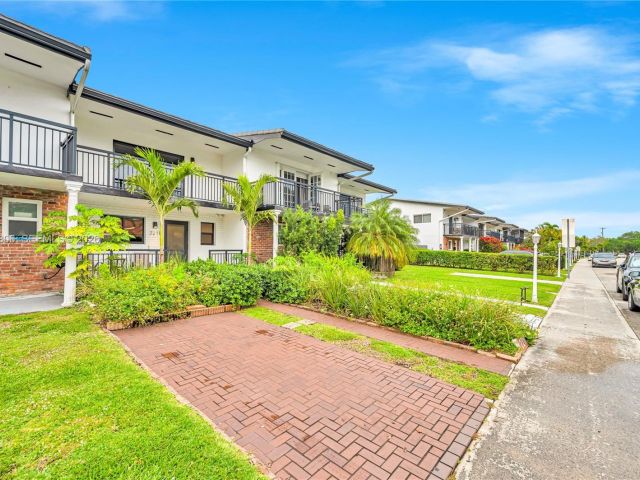 Дом в аренду по адресу 2211 NE 122nd St 2211 - фото 7475167