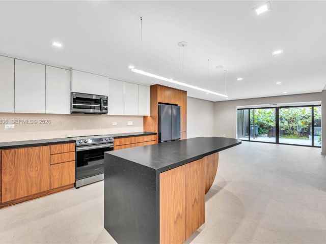 Дом в аренду по адресу 2211 NE 122nd St 2211 - фото 7475168